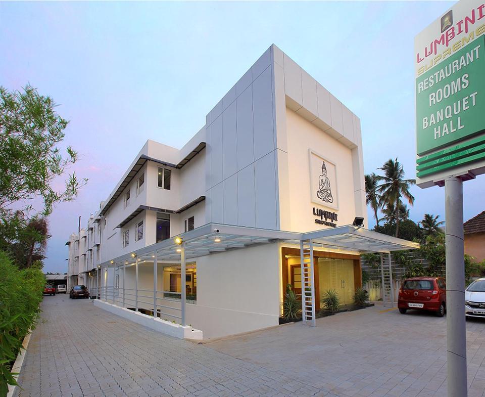 Lumbini Supreme Hotel Thrissur Exterior foto