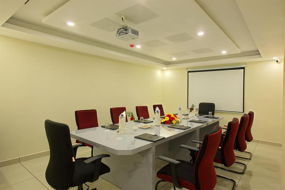 Lumbini Supreme Hotel Thrissur Exterior foto