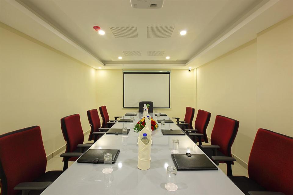 Lumbini Supreme Hotel Thrissur Exterior foto