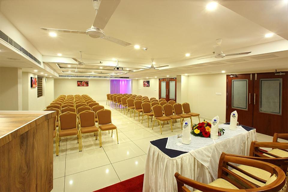 Lumbini Supreme Hotel Thrissur Exterior foto