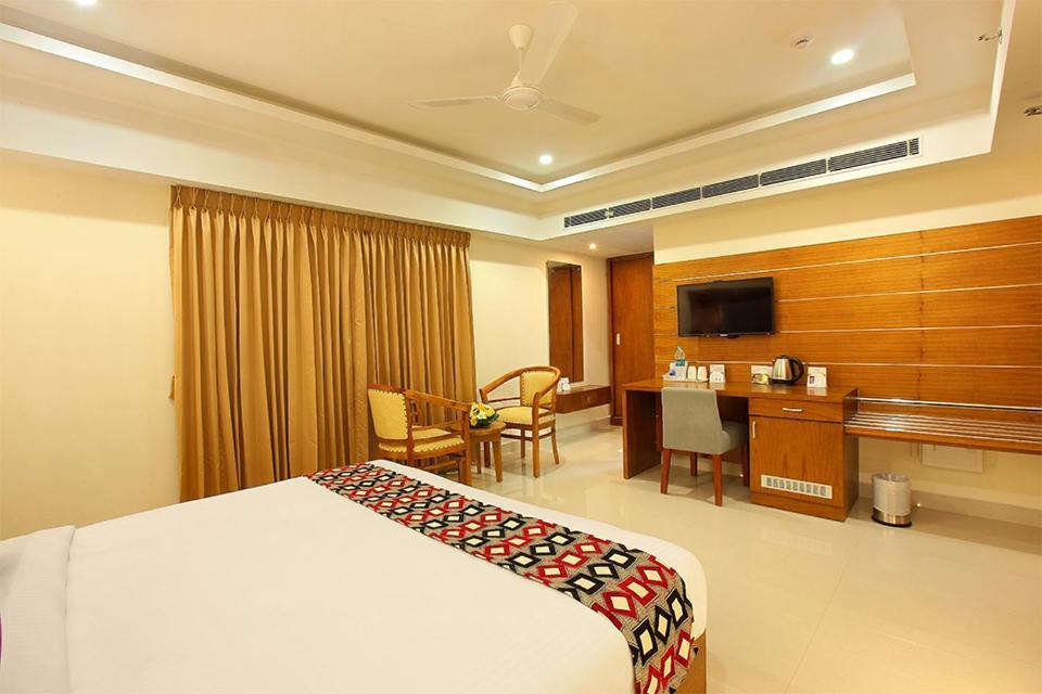 Lumbini Supreme Hotel Thrissur Exterior foto
