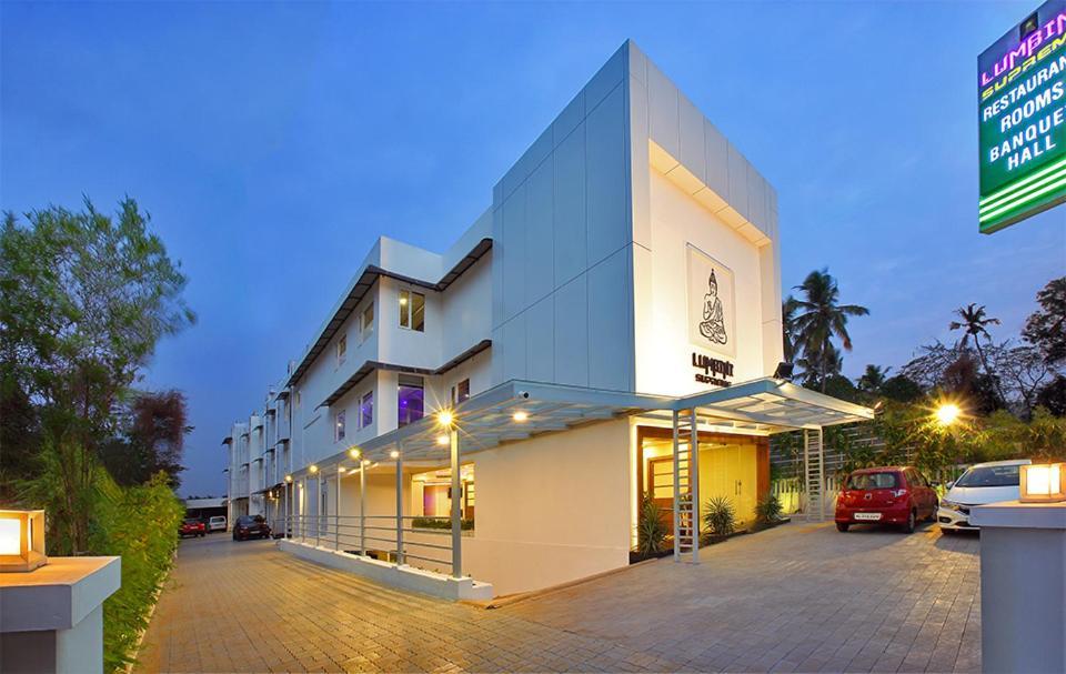 Lumbini Supreme Hotel Thrissur Exterior foto