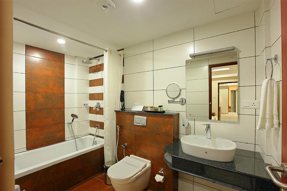 Lumbini Supreme Hotel Thrissur Exterior foto
