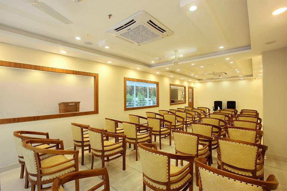 Lumbini Supreme Hotel Thrissur Exterior foto