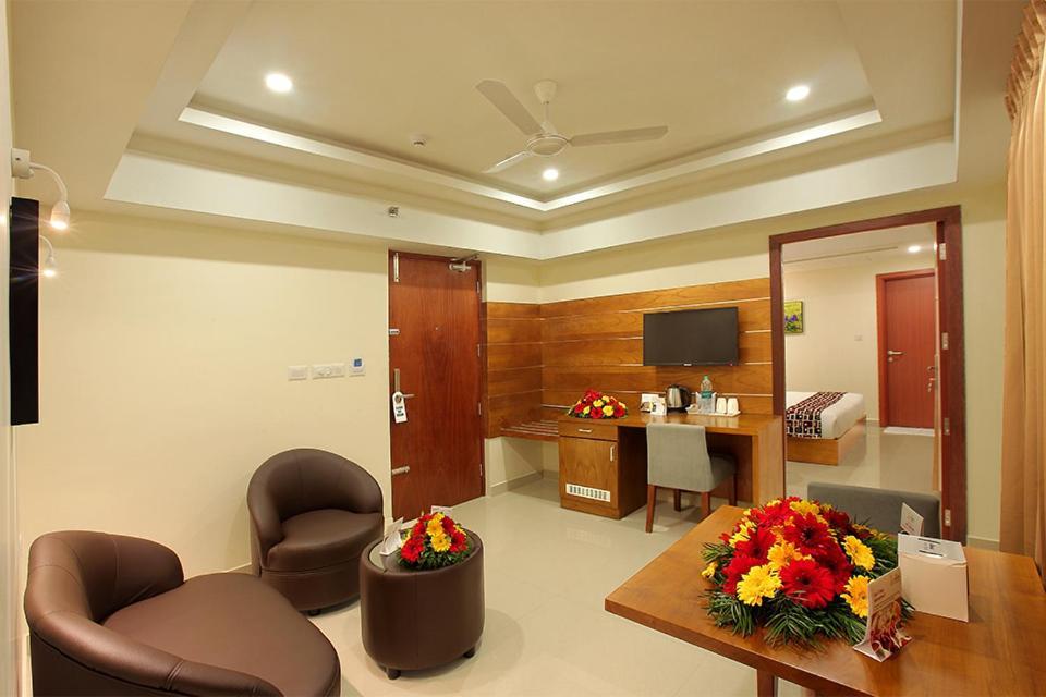 Lumbini Supreme Hotel Thrissur Exterior foto