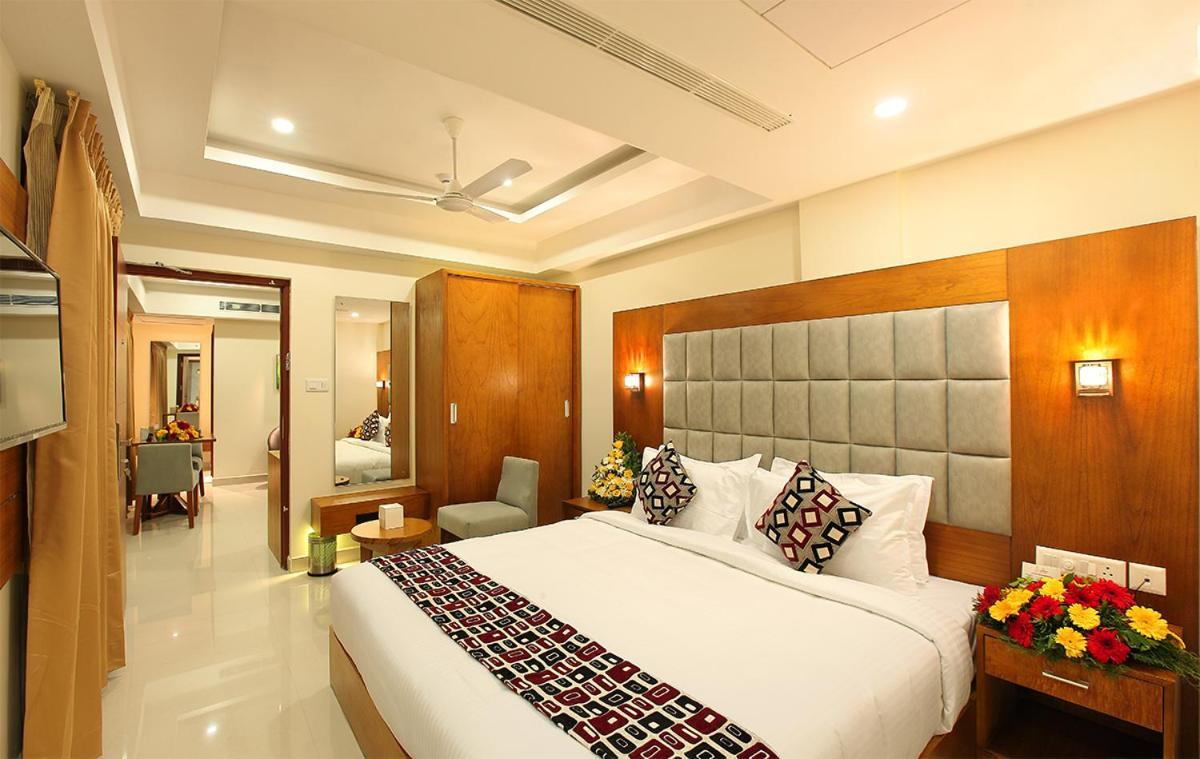 Lumbini Supreme Hotel Thrissur Exterior foto