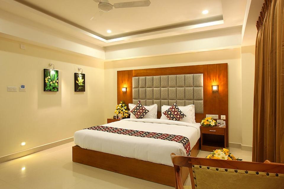 Lumbini Supreme Hotel Thrissur Exterior foto