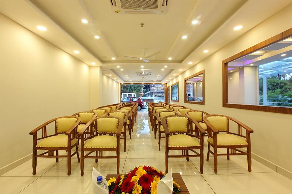 Lumbini Supreme Hotel Thrissur Exterior foto