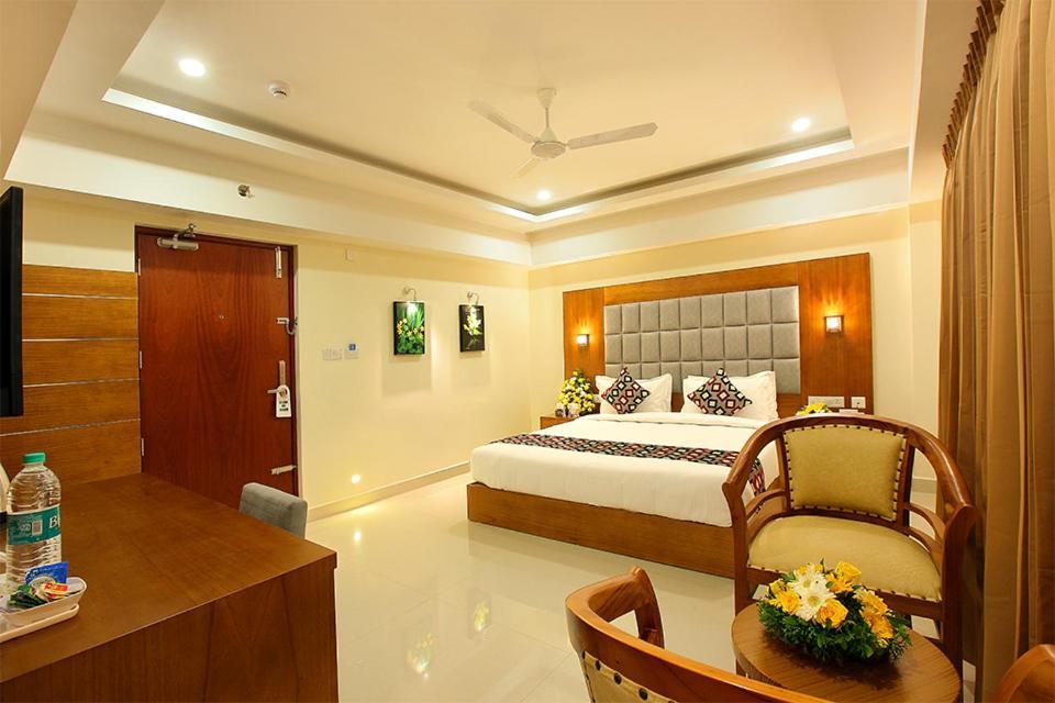 Lumbini Supreme Hotel Thrissur Exterior foto