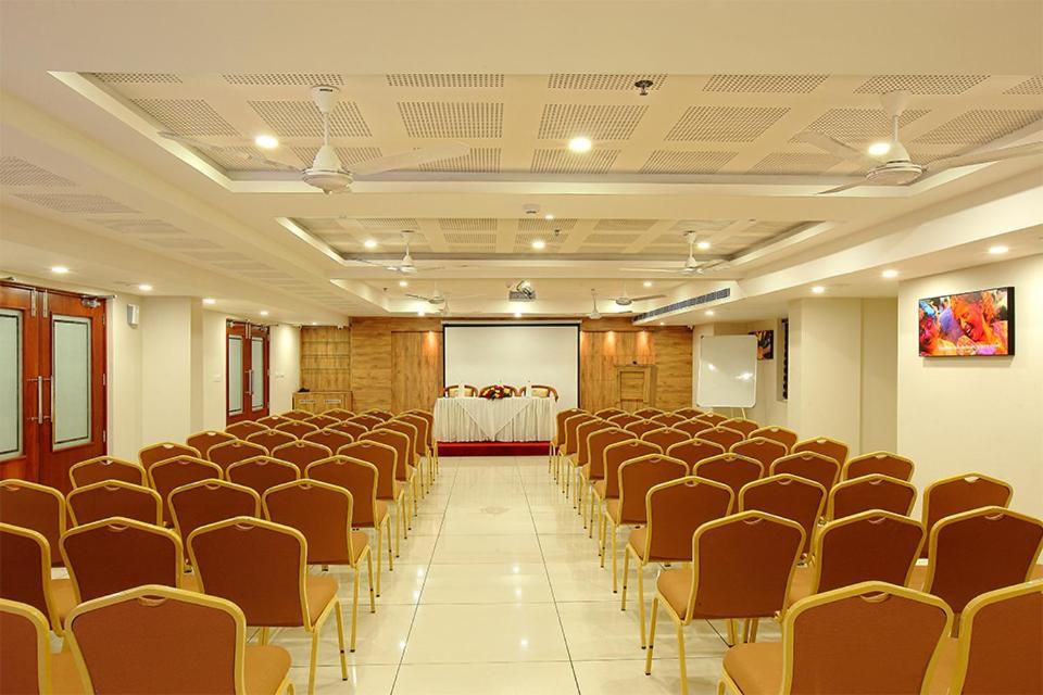 Lumbini Supreme Hotel Thrissur Exterior foto