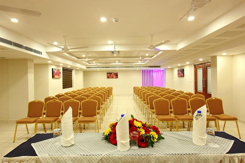Lumbini Supreme Hotel Thrissur Exterior foto