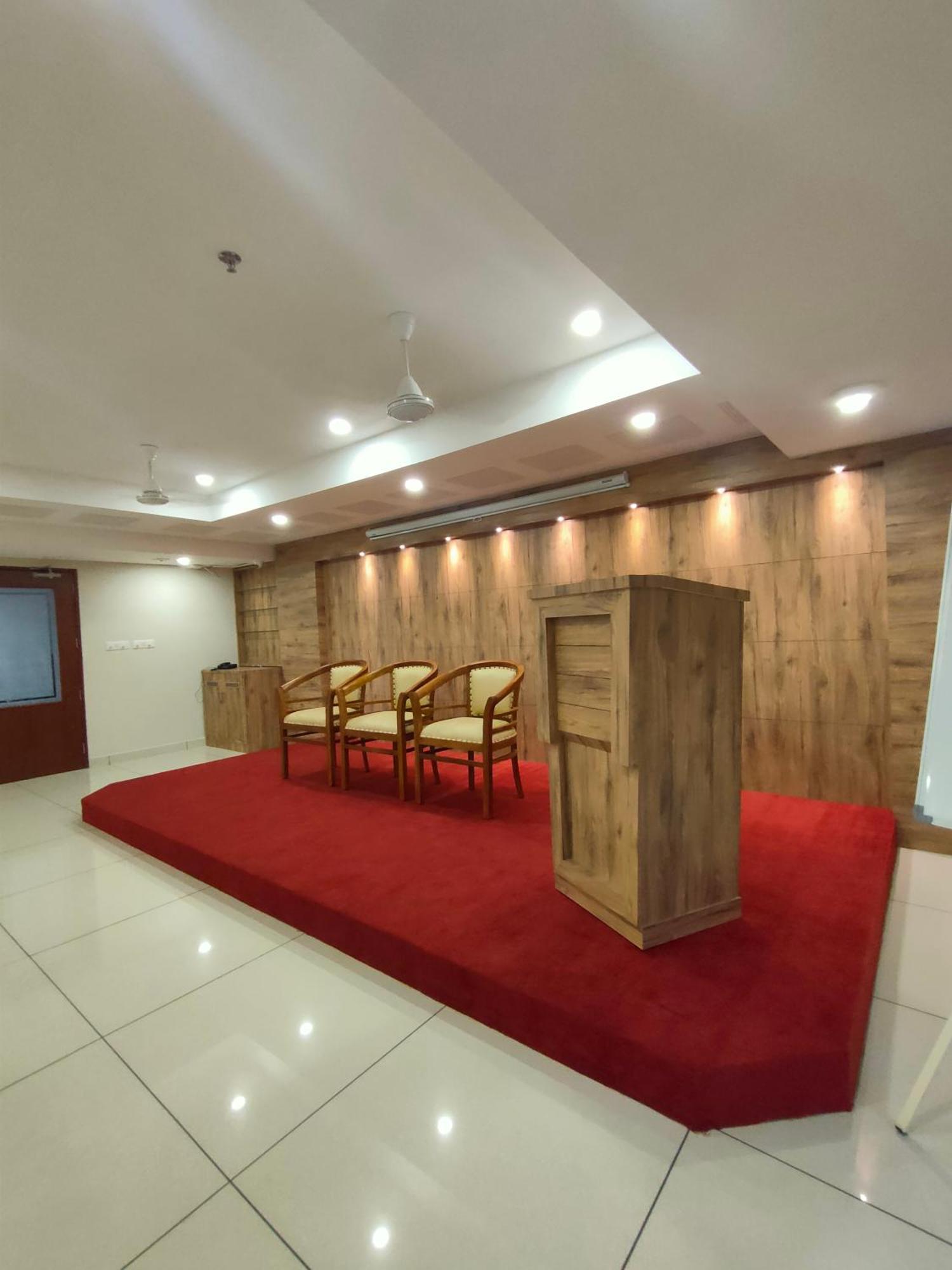 Lumbini Supreme Hotel Thrissur Exterior foto