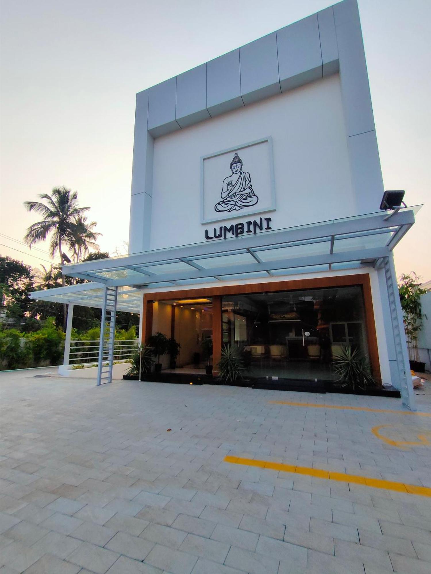 Lumbini Supreme Hotel Thrissur Exterior foto